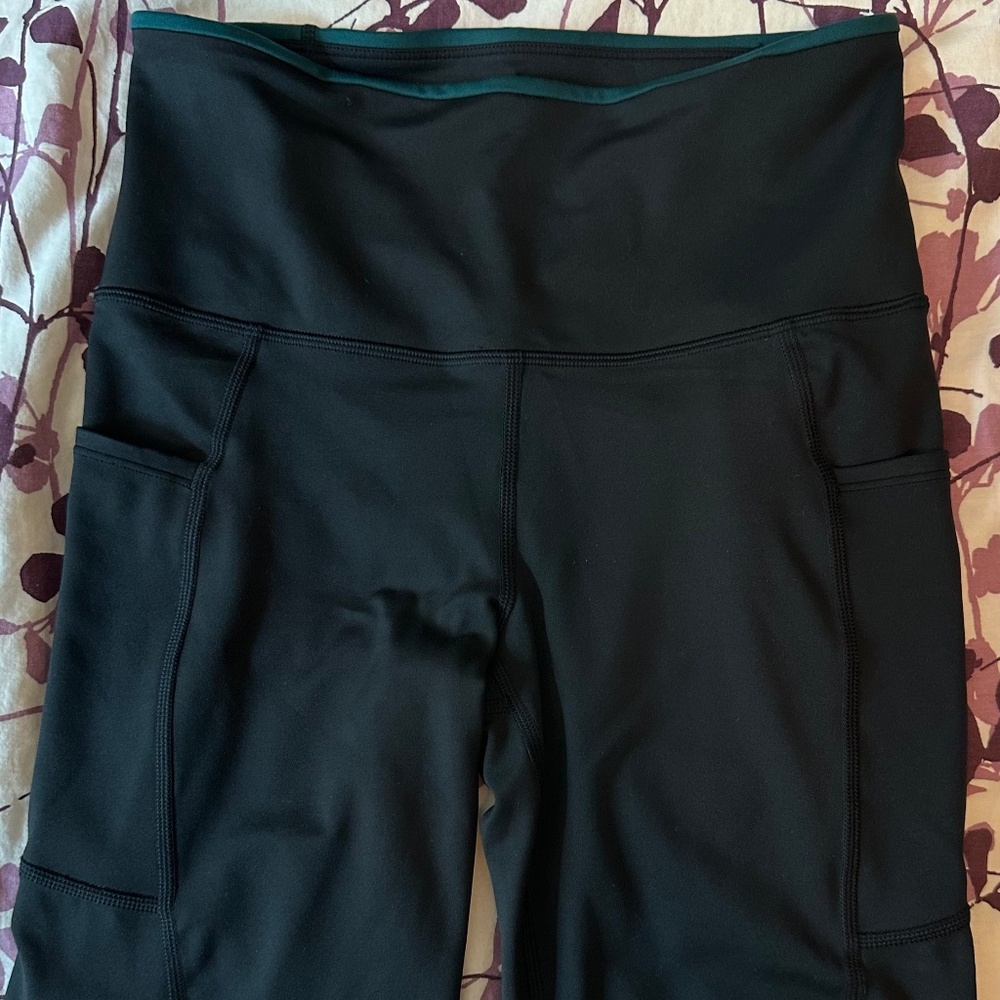 NWOT black Cotopaxi legging/biker shorts SMALL